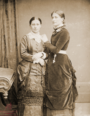  Portrait of Rees sisters