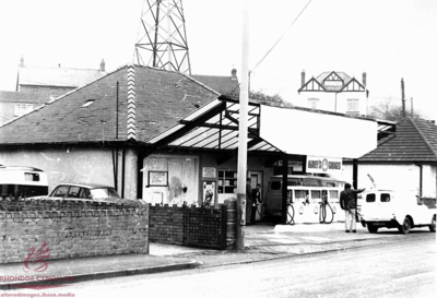 Harvey's Garage, Cardiff Road, January 1977